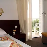 Adriatic Hotel 2*