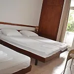 Adriatic Hotel 2*