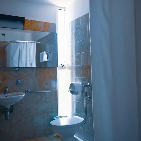 Adriatic Hotel 2*