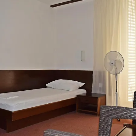 Adriatic Hotel 2*